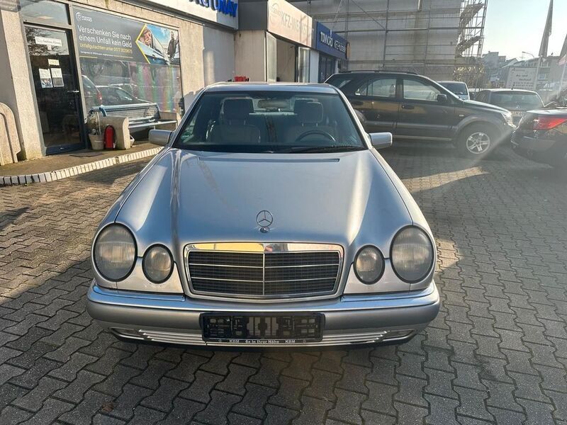 Gebraucht 1995 Mercedes E200 Kombi | 4.500 € - Bild 1/4