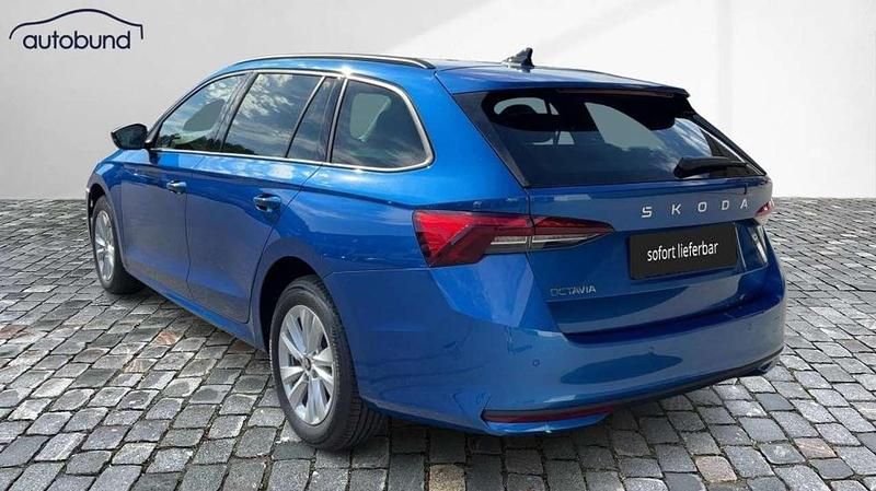 Neu Skoda Octavia Selection 150 PS (110 kW) 2025 Blau / raceblau Kombi