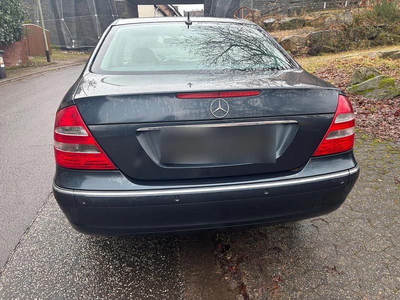 Gebraucht Mercedes E240 Elegance 177 PS (130 kW) 2002 Blau Limousine