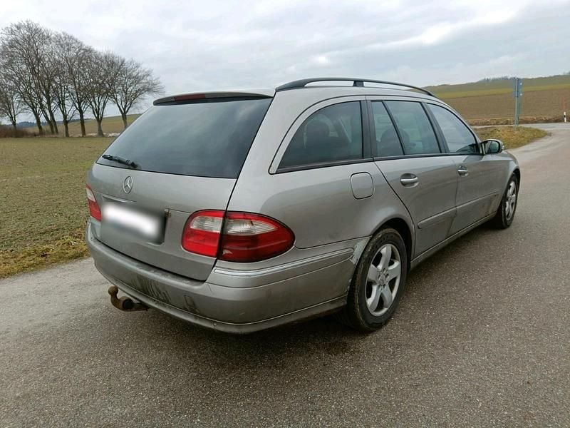 Gebraucht Mercedes E270 177 PS (130 kW) 2004 Grau Kombi