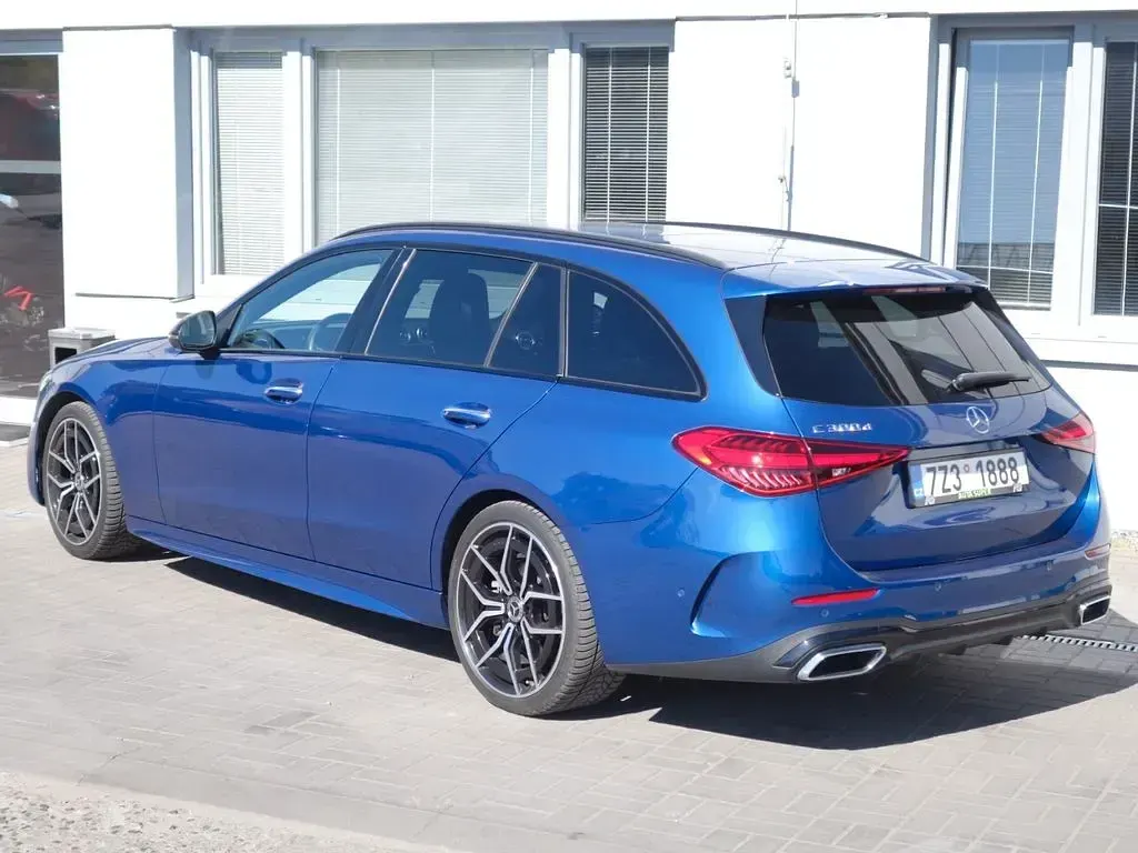 Gebraucht Mercedes 300 AMG line 265 PS (194 kW) 2022 Blau Limousine