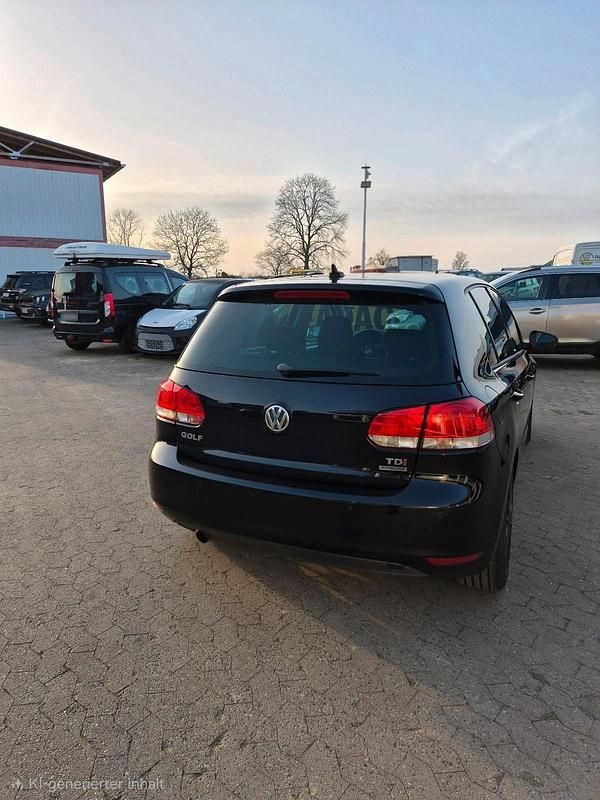 Gebraucht VW Golf VI 105 PS (77 kW) 2012 Schwarz Kleinwagen