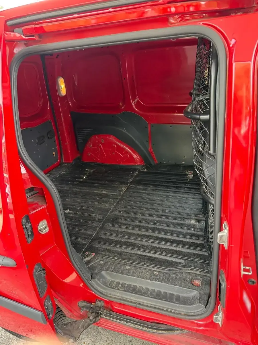 Gebraucht Renault Kangoo 75 PS (55 kW) 2016 Rot Van / Kleinbus