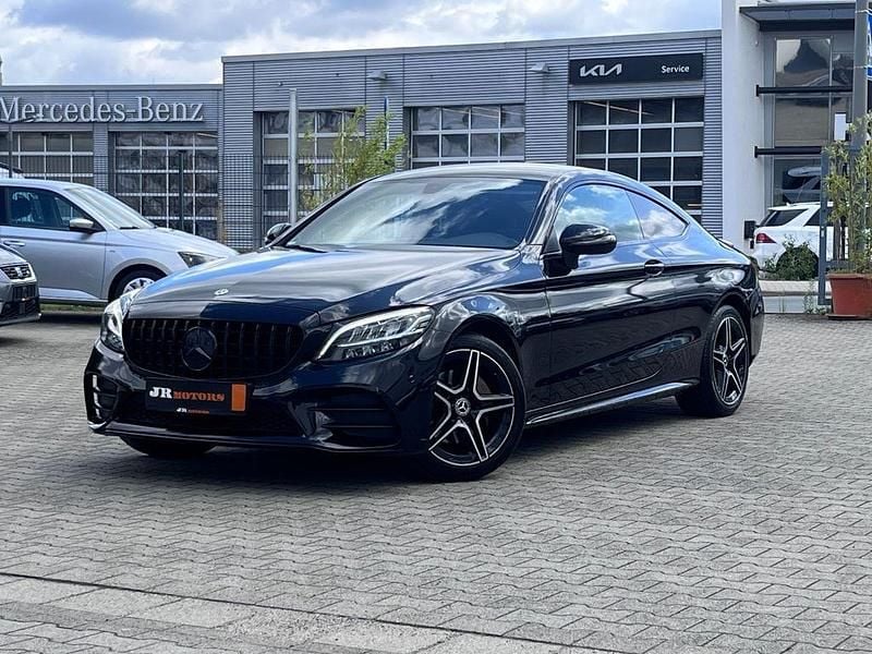 Schwarz Gebraucht 2018 Mercedes C180 AMG Coupé | 26.980 € (Teuer) - Bild 1/4