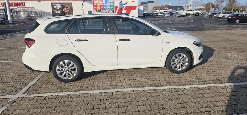 Gebraucht Fiat Tipo 95 PS (69 kW) 2018 Weiß Kombi