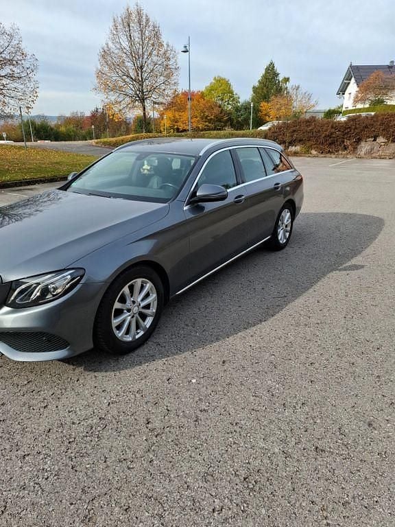 Gebraucht Mercedes E220 194 PS (142 kW) 2017 Grau Limousine