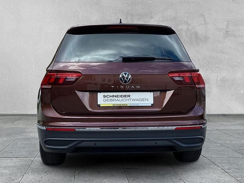 Gebraucht VW Tiguan Move 131 PS (96 kW) 2023 Braun SUV