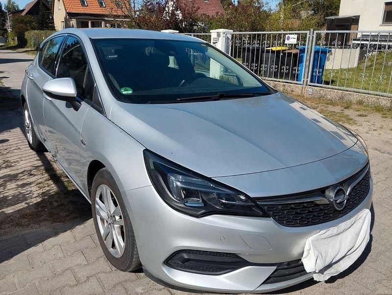 Second-hand Opel Astra 105 CP (77 kW) 2020 Argintiu Berlinǎ