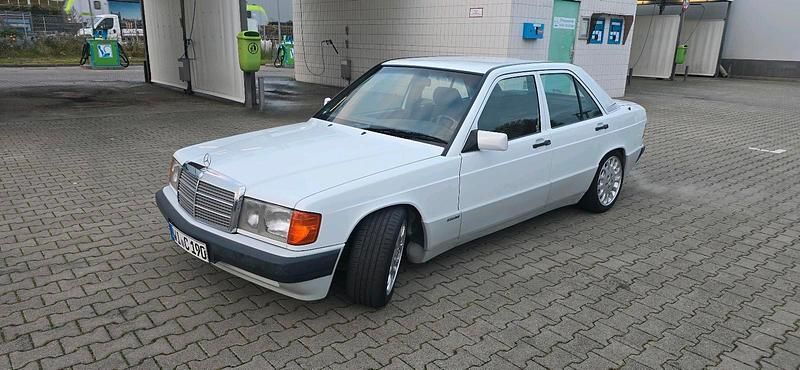 Weiß Gebraucht 1991 Mercedes 190 Sportline Limousine | 6.600 € - Bild 1/4