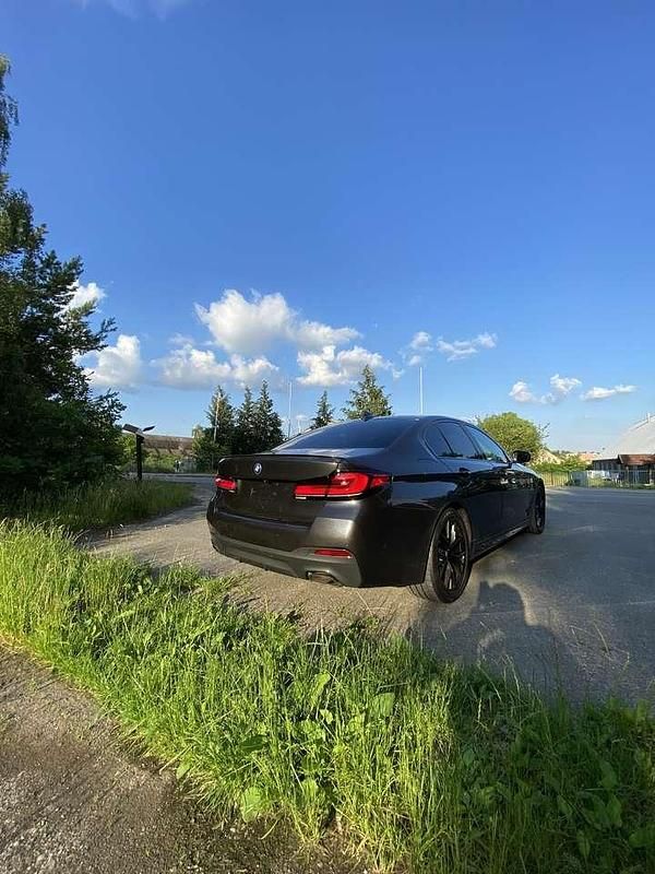 Gebraucht BMW 545e M Sport 392 PS (288 kW) 2021 Grau Limousine