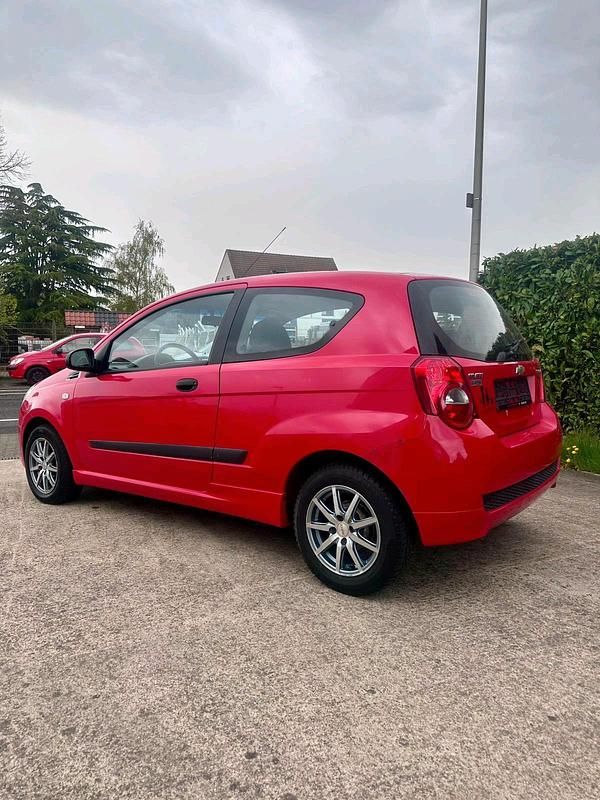 Gebraucht Chevrolet Aveo 80 PS (58 kW) 2009 Rot Kleinwagen