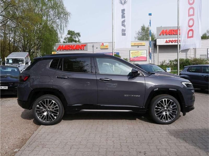 Neu Jeep Compass Summit 131 PS (96 kW) 2025 Grigio moda (graphite grey met SUV