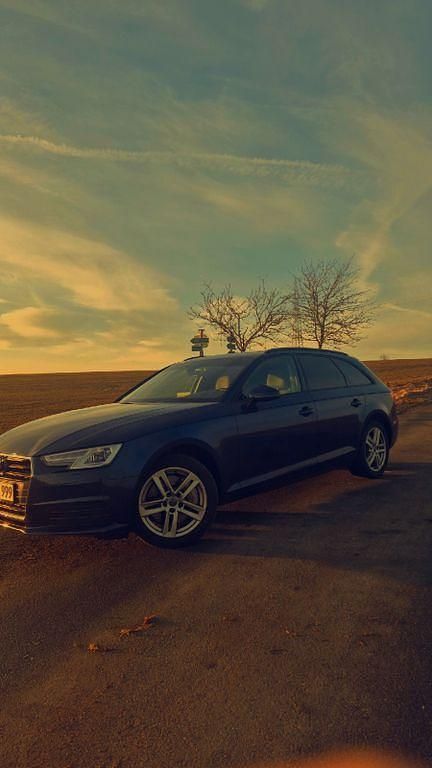 Blau Gebraucht 2016 Audi A4 Ambiente Kombi | 14.500 € - Bild 1/4