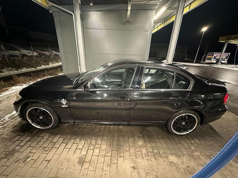 Schwarz Gebraucht 2009 BMW 318 Kombi | 5.100 € (Fairer Preis) - Bild 1/3