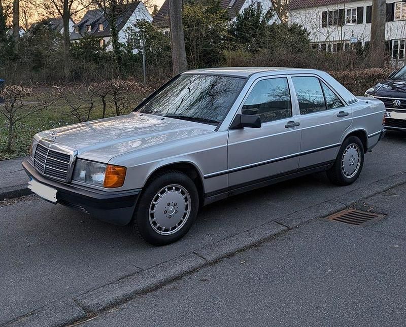 Gebraucht Mercedes 190 122 PS (89 kW) 1985 Silber Limousine