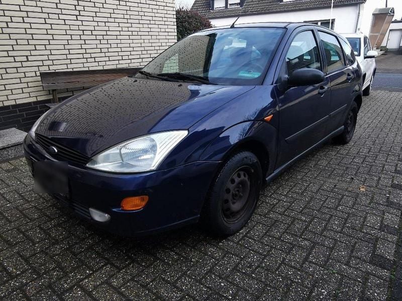 Blau Gebraucht 2001 Ford Focus Limousine | 999 € (Guter Preis) - Bild 1/4