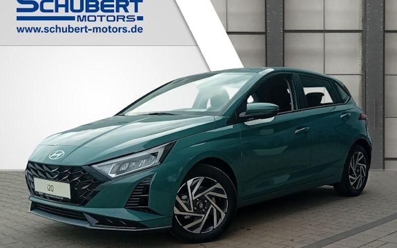 Grün Neu 2025 Hyundai i20 Trend Limousine | 20.390 € (Guter Preis) - Bild 1/4
