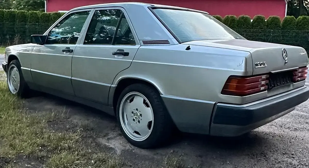 Gebraucht Mercedes 190 108 PS (79 kW) 1991 Silber Limousine