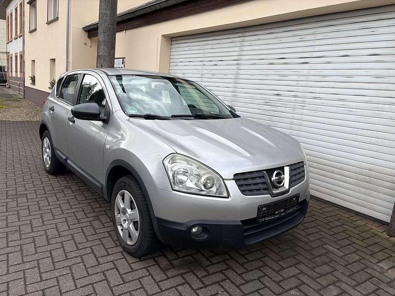 Gebraucht Nissan Qashqai Visia 114 PS (83 kW) 2010 Silber SUV