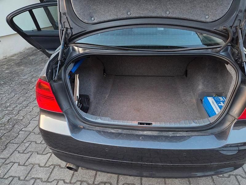 Gebraucht BMW 320 150 PS (110 kW) 2005 Grau Limousine