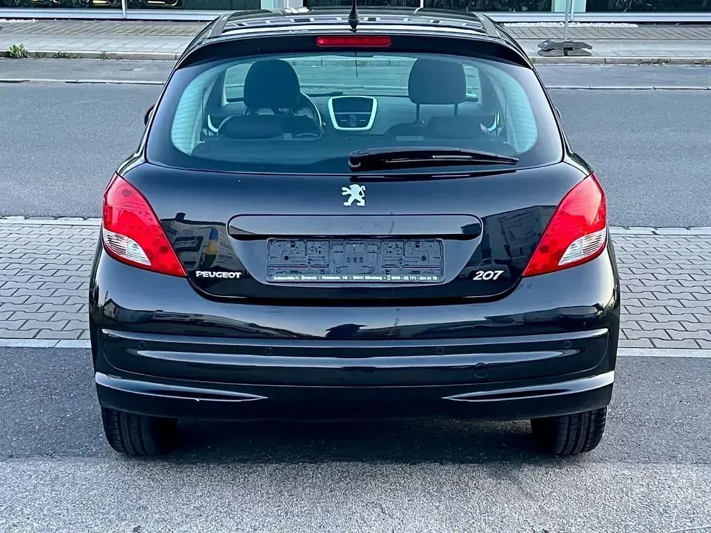 Gebraucht Peugeot 207 Forever 95 PS (69 kW) 2012 Schwarz Kleinwagen