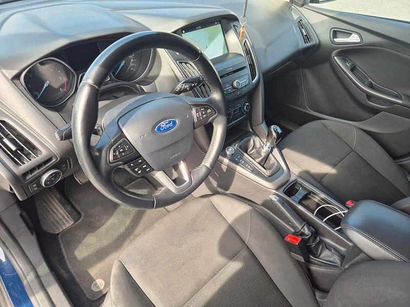 Gebraucht Ford Focus 120 PS (88 kW) 2017 Blau Kombi