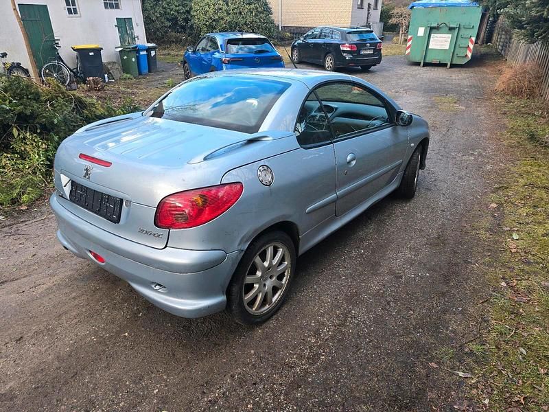 Gebraucht Peugeot 206 CC 109 PS (80 kW) 2003 Blau Cabrio