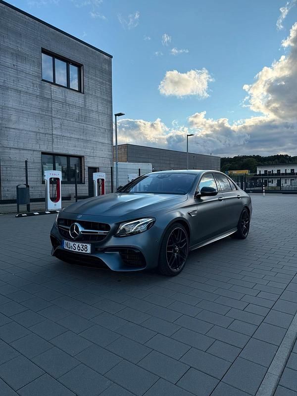 Andere farben Gebraucht 2019 Mercedes E63S AMG AMG Limousine | 79.990 € - Bild 1/4