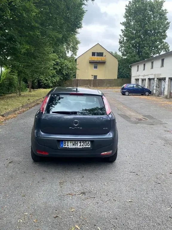 Gebraucht Fiat Punto Evo 65 PS (47 kW) 2010 Blau Kleinwagen