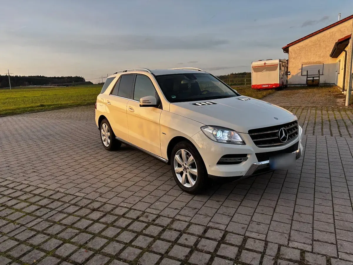 Gebraucht Mercedes ML350 256 PS (188 kW) 2011 Weiß SUV
