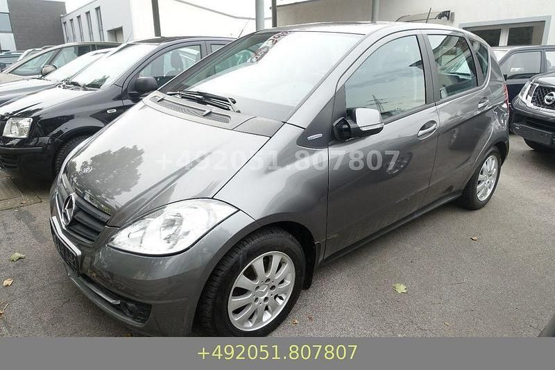 Grau Gebraucht 2010 Mercedes A160 Limousine | 3.333 € (Superpreis) - Bild 1/4