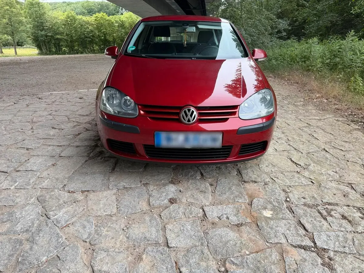 Gebraucht VW Golf V 115 PS (84 kW) 2005 Rot Kleinwagen