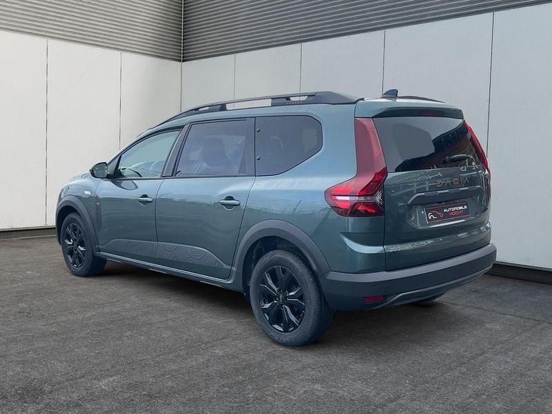 Neu Dacia Jogger Extreme 101 PS (74 kW) 2025 Gruen Van / Kleinbus