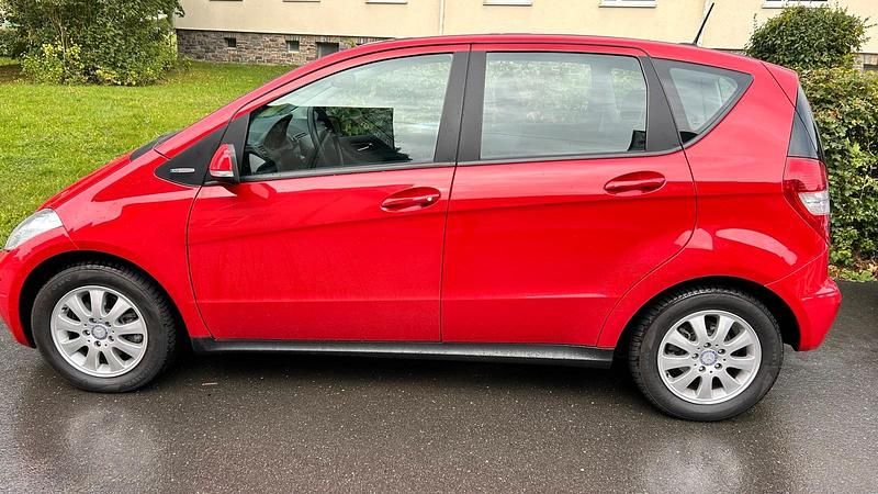 Gebraucht Mercedes A180 116 PS (85 kW) 2010 Rot Kleinwagen