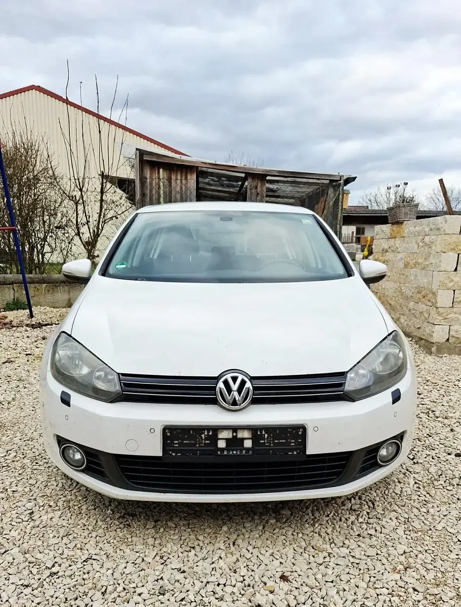 Gebraucht VW Golf VI 122 PS (89 kW) 2011 Weiß Kleinwagen