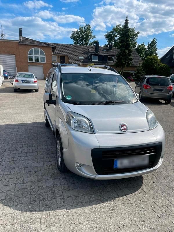 Silber Gebraucht 2016 Fiat Qubo Trekking Van / Kleinbus | 5.950 € - Bild 1/4
