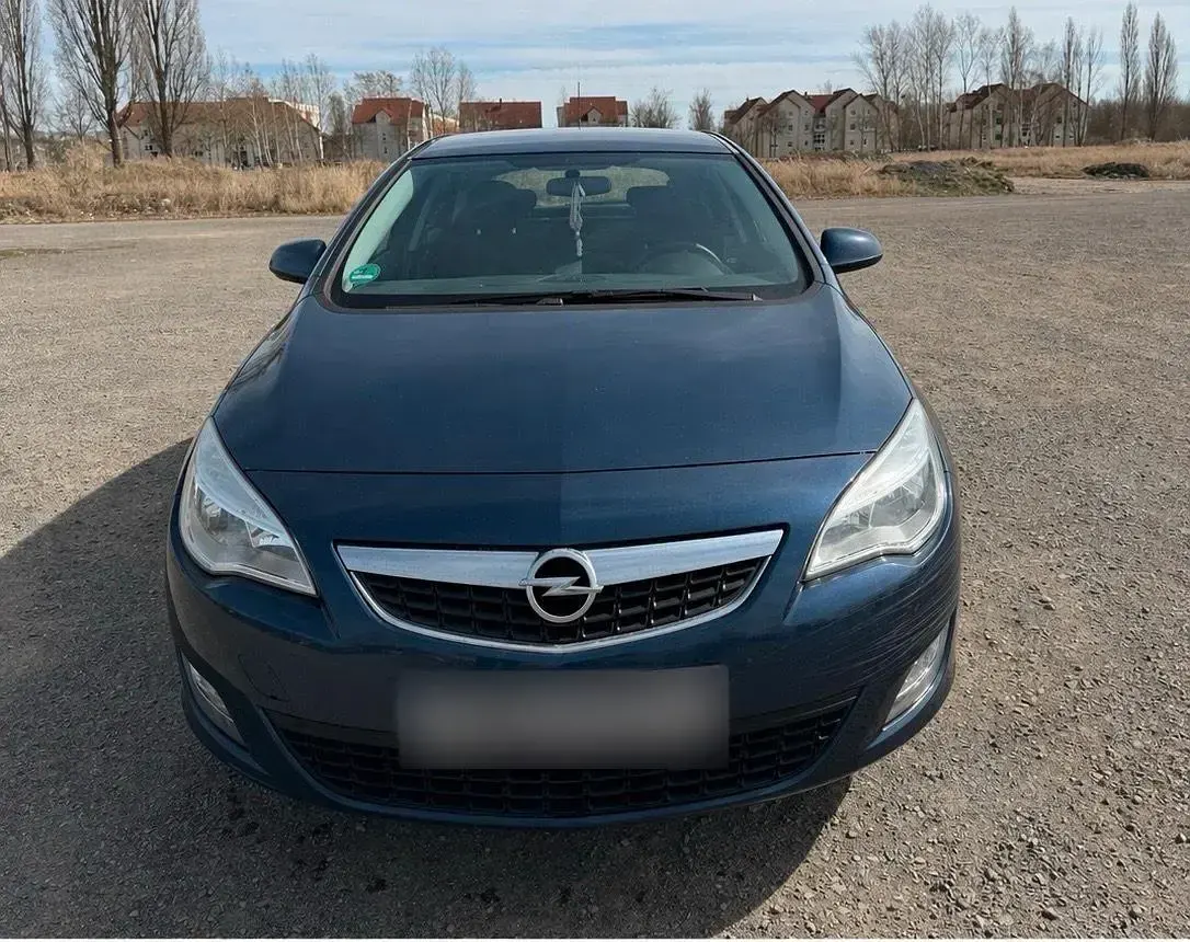 Gebraucht Opel Astra 100 PS (73 kW) 2010 Blau Kleinwagen