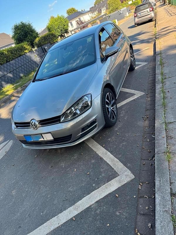 Silber Gebraucht 2016 VW Golf VII Allstar Limousine | 9.450 € (Superpreis) - Bild 1/4