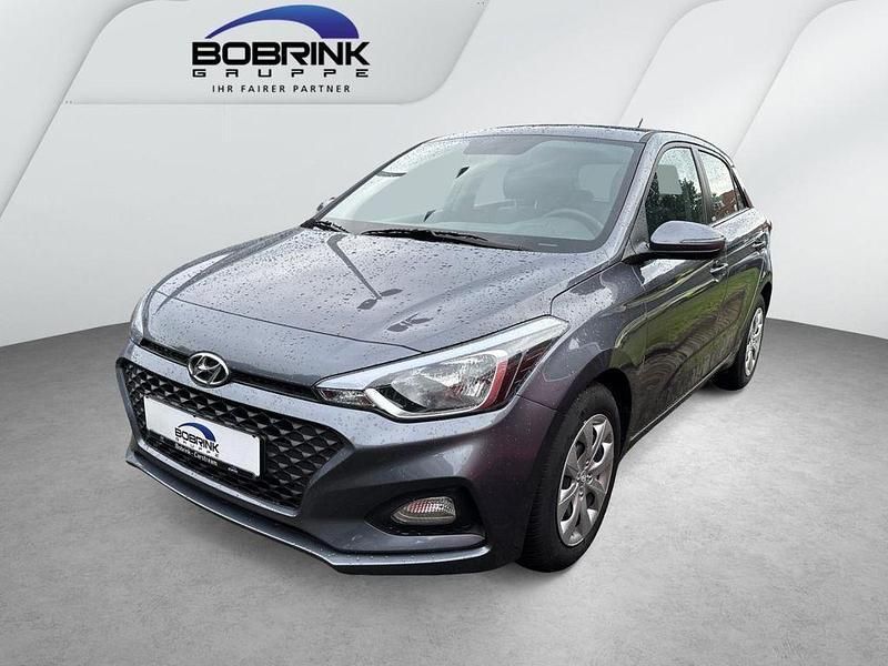 Grau Gebraucht 2020 Hyundai i20 Select Limousine | 13.290 € (Guter Preis) - Bild 1/4