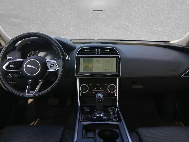 Gebraucht Jaguar XE SE 204 PS (150 kW) 2023 Schwarz Limousine
