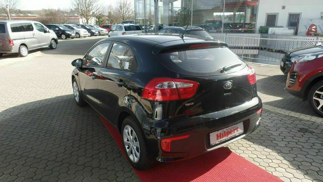 Gebraucht Kia Rio Attract 84 PS (61 kW) 2015 Schwarz metallic Kleinwagen
