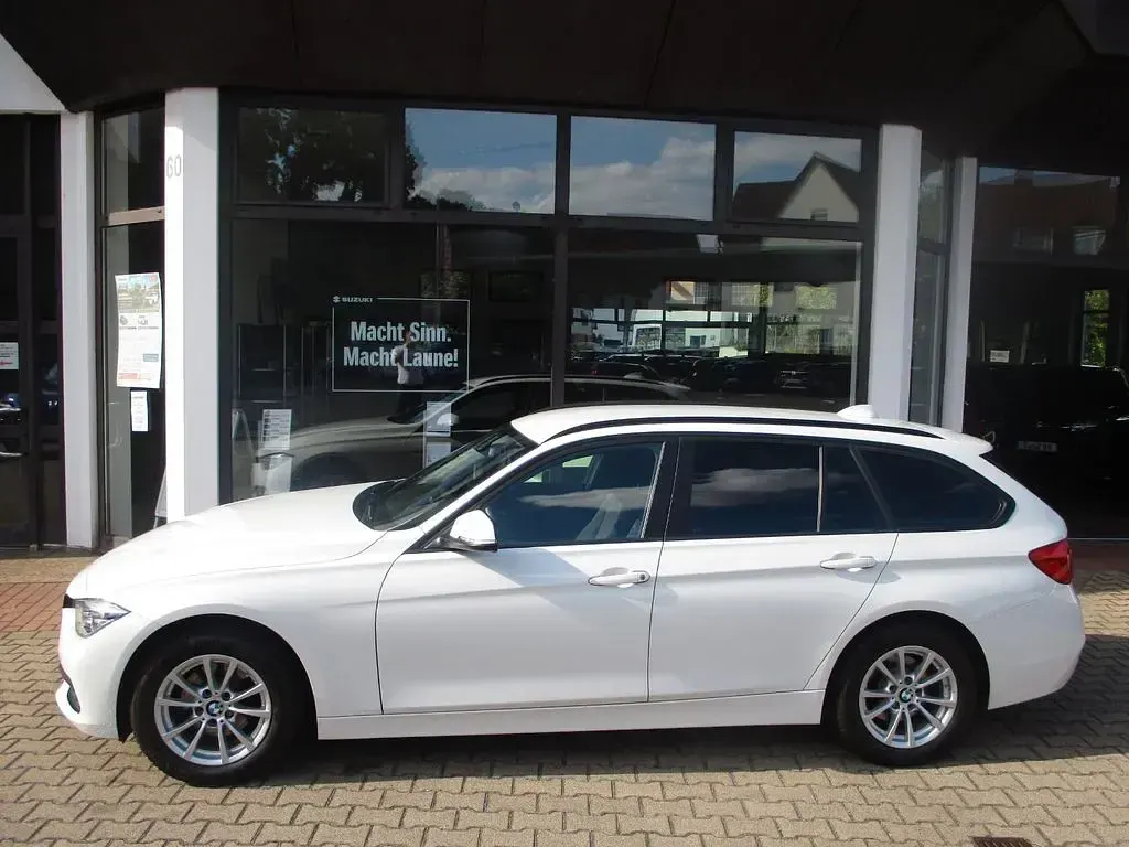 Gebraucht BMW 320 Advantage 184 PS (135 kW) 2018 Weiß Kombi