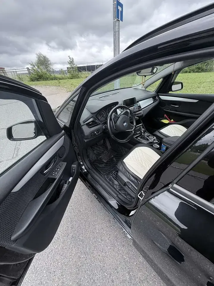 Gebraucht BMW 218 150 PS (110 kW) 2017 Schwarz Van / Kleinbus