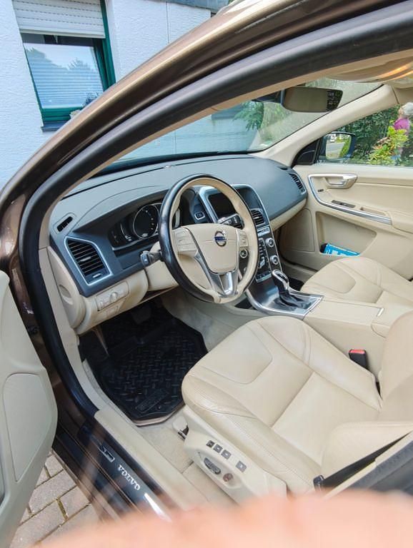 Braun Gebraucht 2015 Volvo XC60 Summum SUV | 20.900 € (Fairer Preis) - Bild 1/4