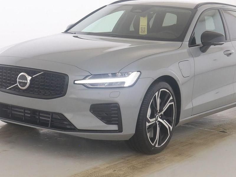 Gebraucht Volvo V60 Plus 253 PS (186 kW) 2025 Grau Kombi