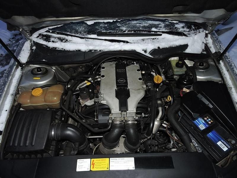 Gebraucht Opel Omega 211 PS (155 kW) 2000 Silber Limousine