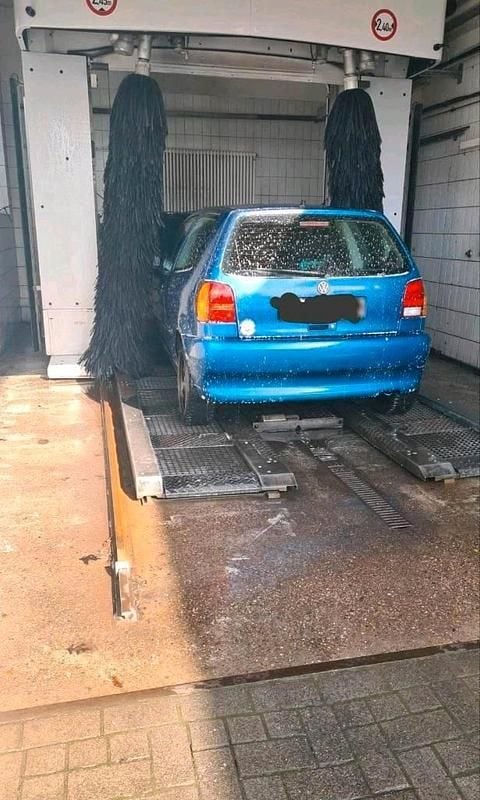 Gebraucht VW Polo 60 PS (44 kW) 1999 Blau Kleinwagen