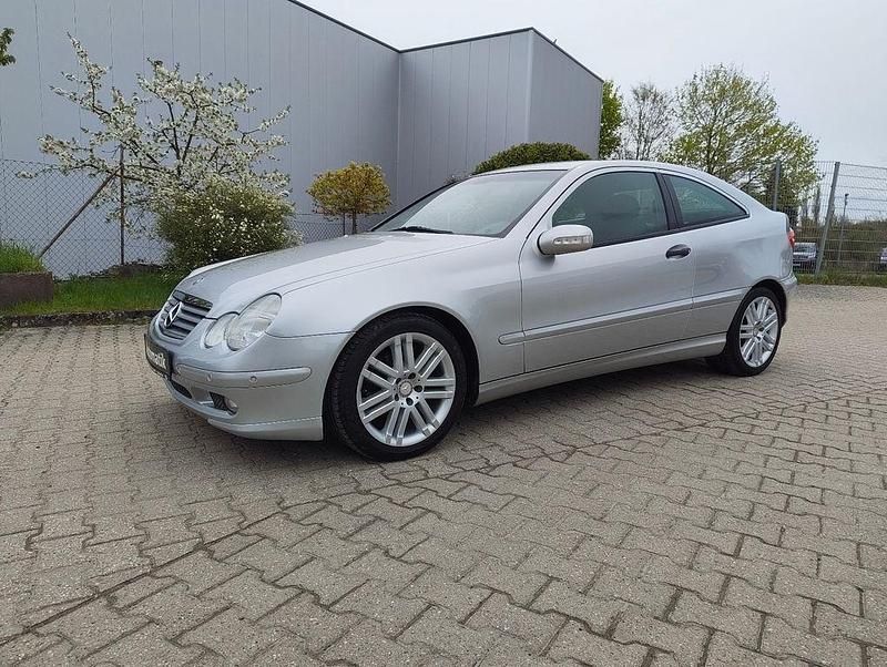 Gebraucht Mercedes C180 143 PS (105 kW) 2003 Silber Coupé