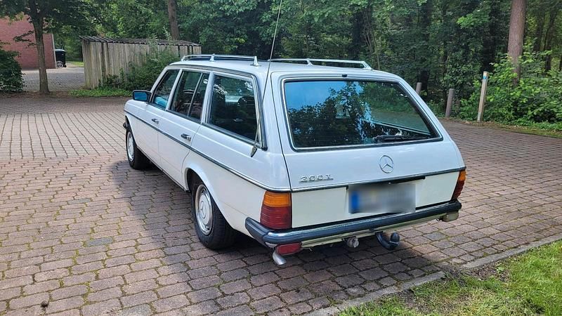 Gebraucht Mercedes 200 109 PS (80 kW) 1983 Weiß Kombi
