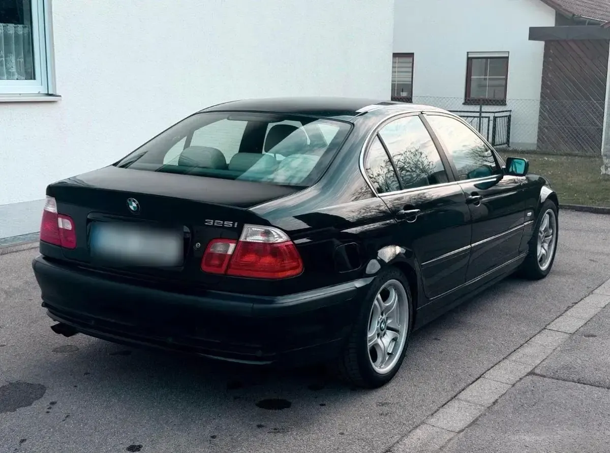 Gebraucht BMW 325 Sport Line 192 PS (141 kW) 2001 Schwarz Limousine